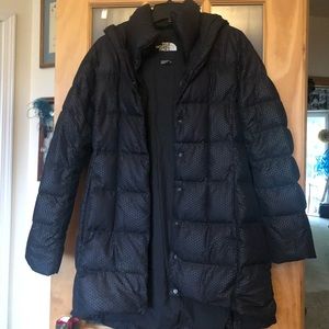 The North face knee length, black puffer coat. Size medium. Perfect condition.